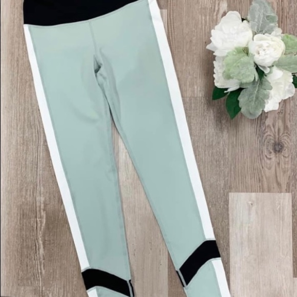 Mono B Color Block High Waisted Leggings •Size- Large •